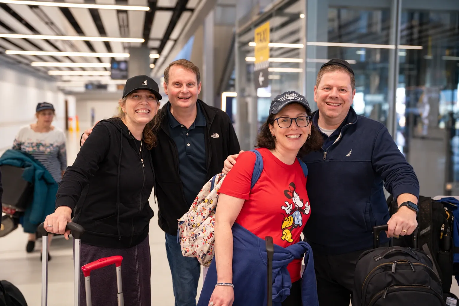 Panama Yeshiva Week guests smiling together at the airport