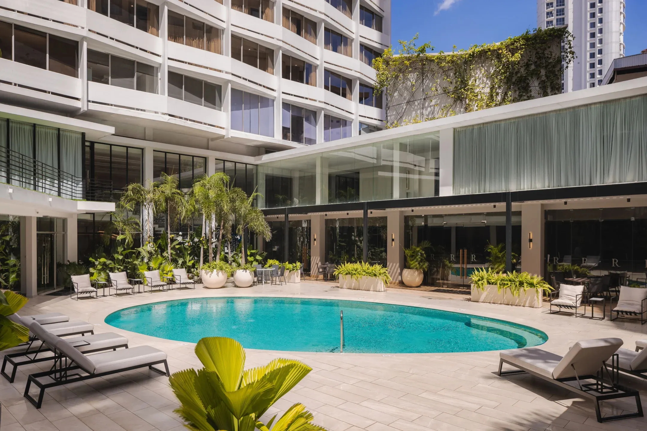 The pool and terrace at Renaissance Panama City